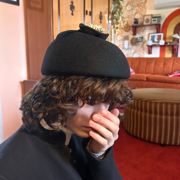 1960s Pilbox beret fascinator black felt flower hat of Imported Fur Felt - from - Picture 2 of 14